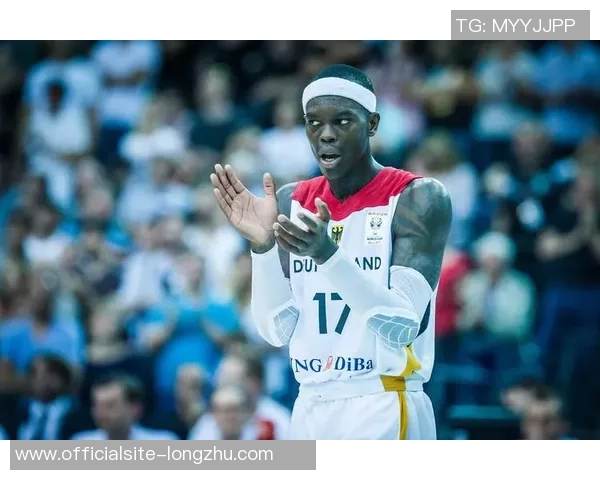 丹尼斯施罗德在NBA的崛起与挑战：从德国小将到联盟明星的奋斗历程