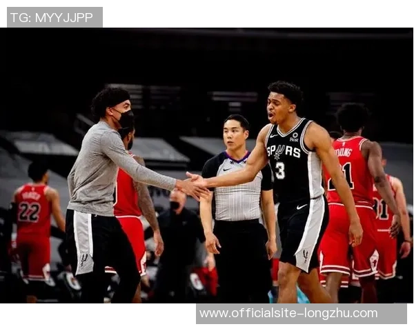 公牛与太阳第五场激战回顾谁能在季后赛中逆风翻盘争夺胜利